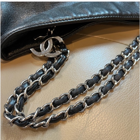 Chanel Lambskin soft hobo bag - Picture 11 of 16